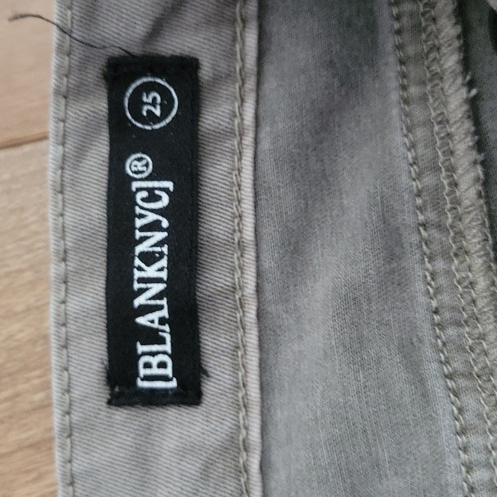 Blank‎ NYC skinny jeans in gray green with zipper hardware 25 - Picture 3 of 8
